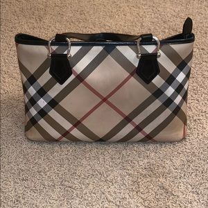 Burberry purse
